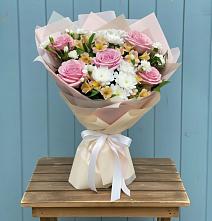 Букет цветов из:  Гвоздики, Орхидеи и Розы в Моршанске