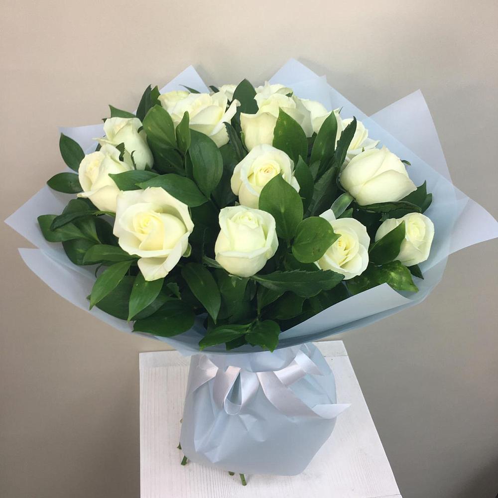 Букет 15 Белых роз Проуд в Моршанске
