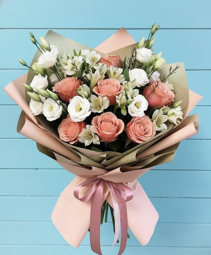 Букет цветов из: Розы, Альстромерии и Лизиантусы в Моршанске