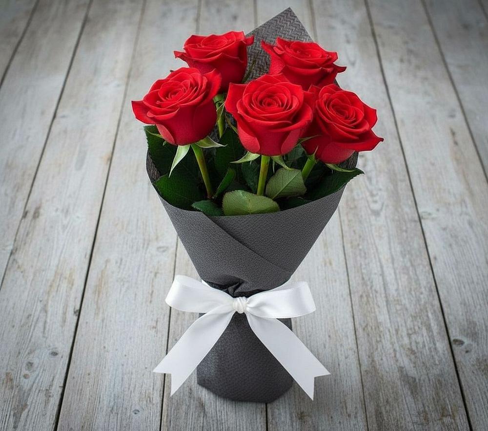 Букет 5 Красных роз Эдлесс Лав в Моршанске
