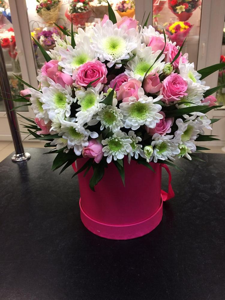 Цветочная композиция из Розы и Хризантемы в шляпной коробке в Моршанске