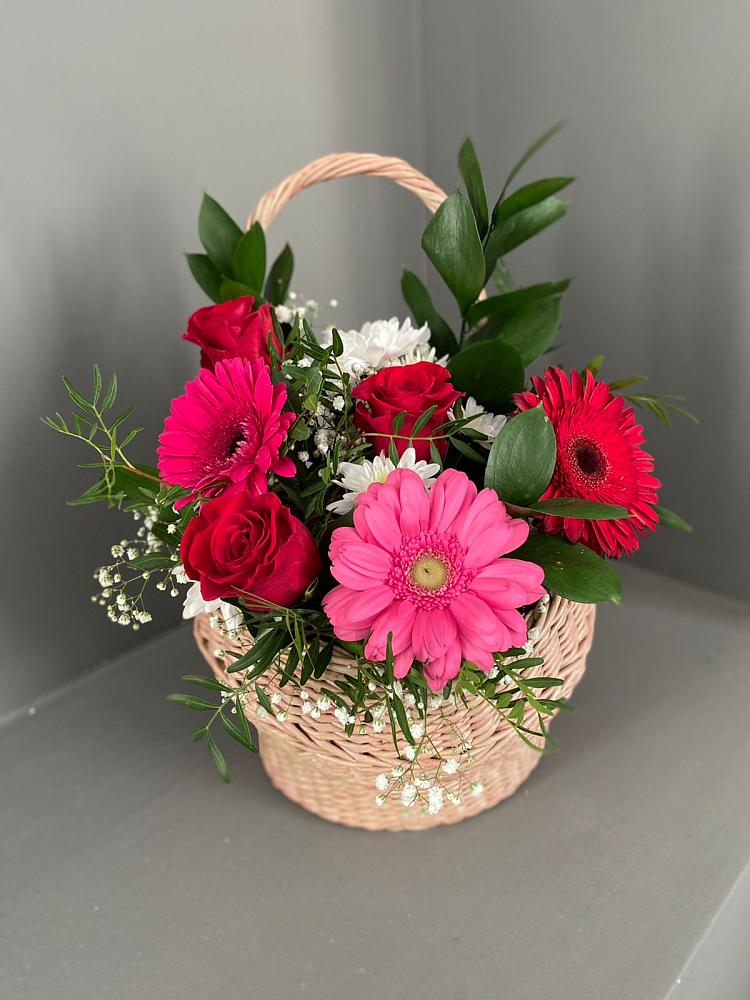 Цветочная композиция из Розы, Хризантемы и Герберы в корзине в Моршанске