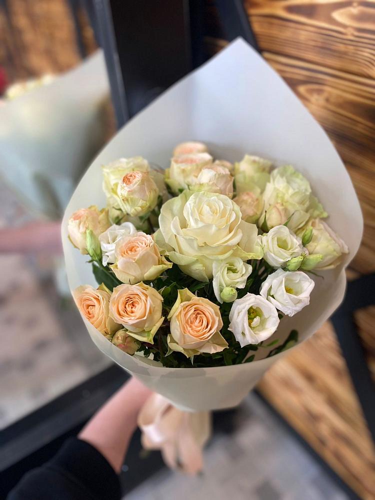 Букет цветов из: Розы и Лизиантусы в Моршанске